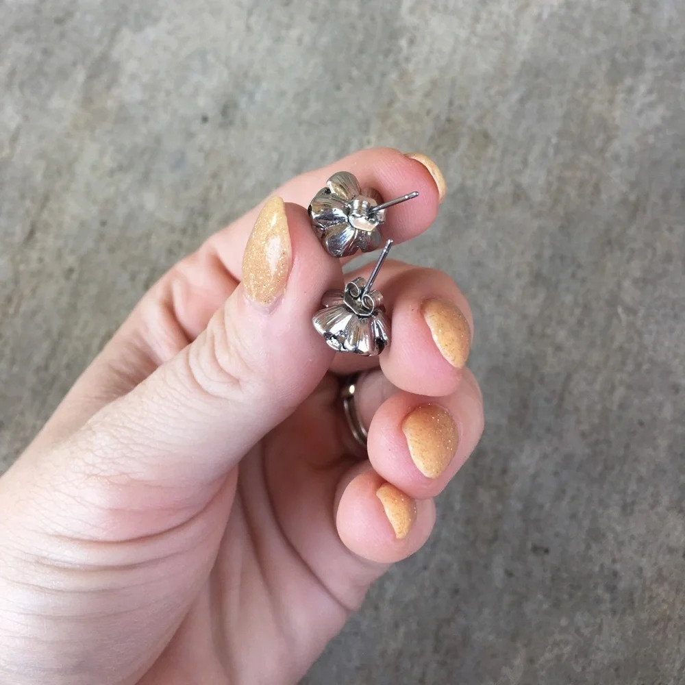 rose studs - Picture 2 of 3